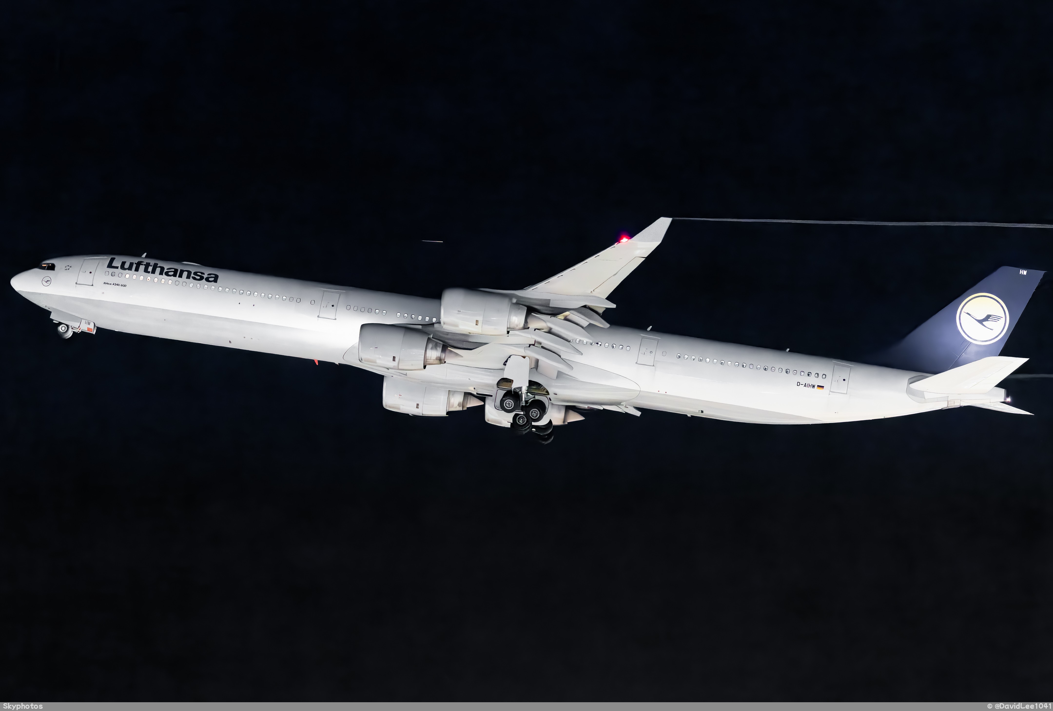 Lufthansa A340-642