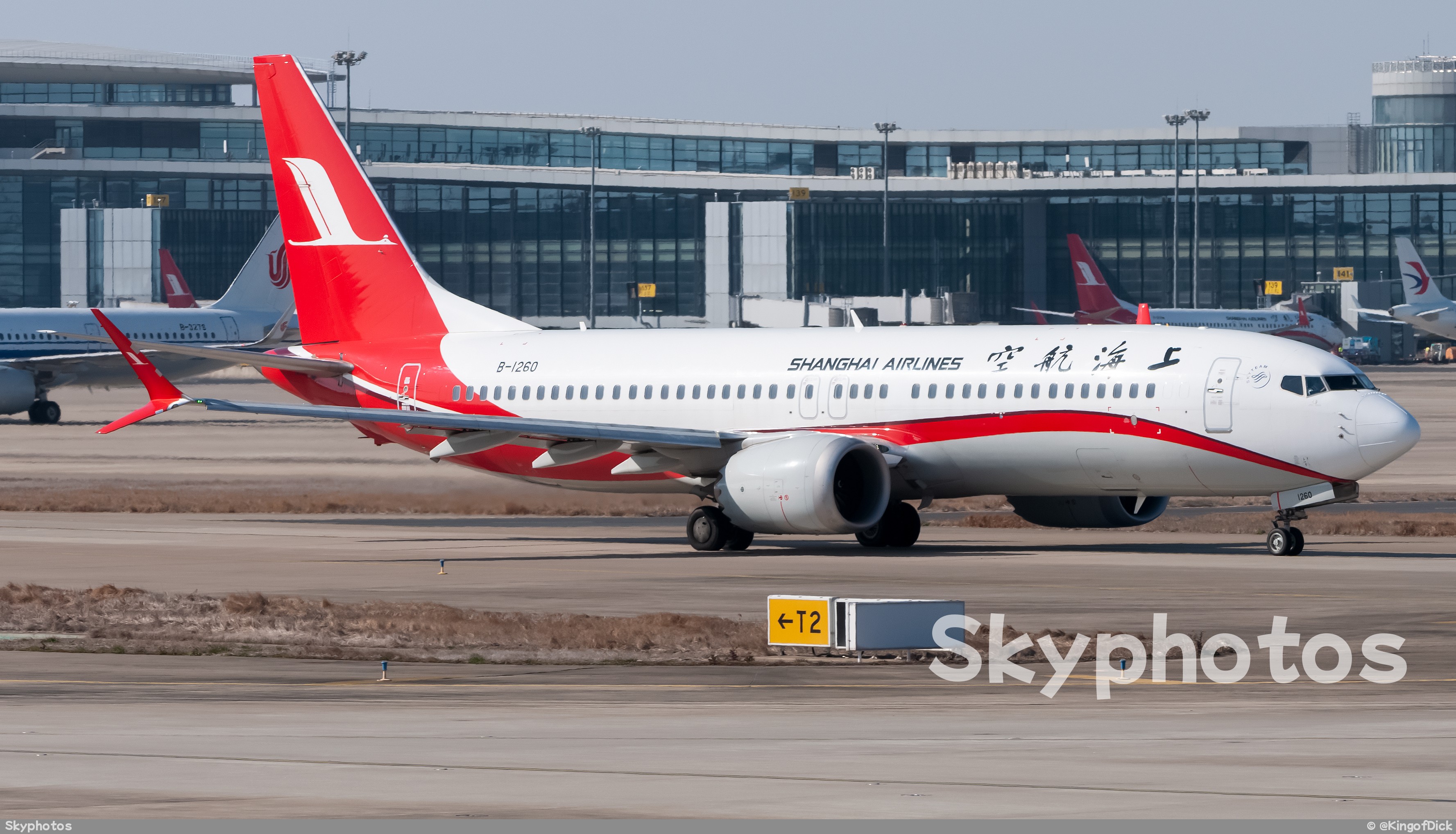 上海航空 B737-8