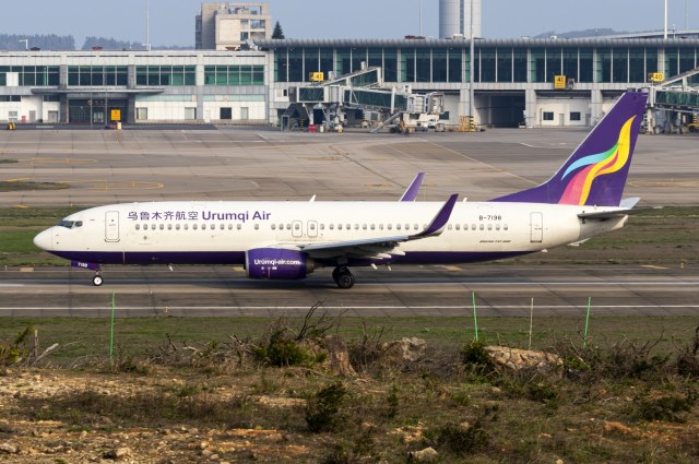 乌鲁木齐航空 B737-84P(WL)