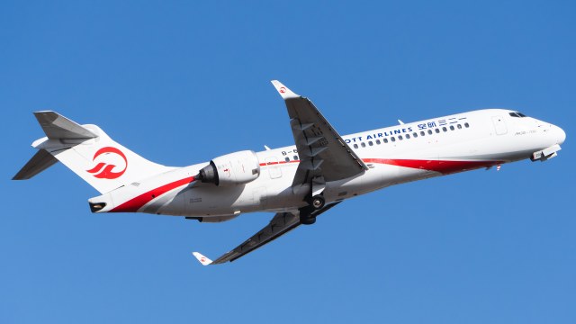 一二三航空/中国东方航空 ARJ21-700