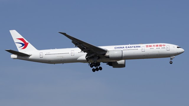 中国东方航空 B777-300ER