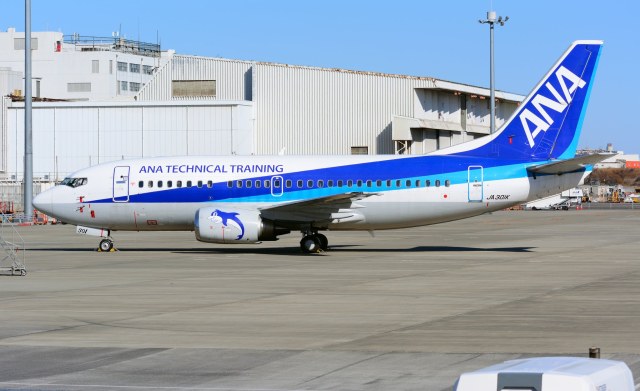 全日空 Boeing 737-54K