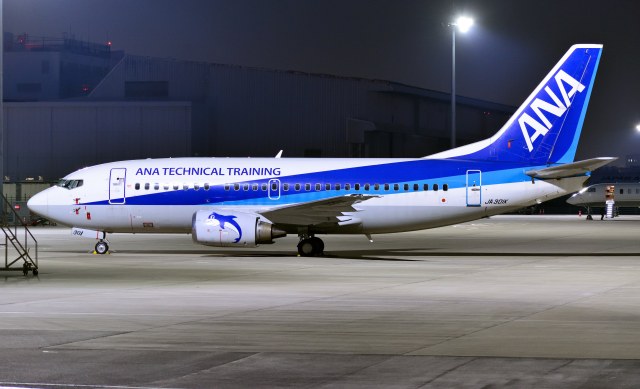 全日空 Boeing 737-54K