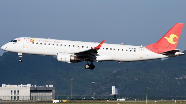 大新华快运/天津航空 E190