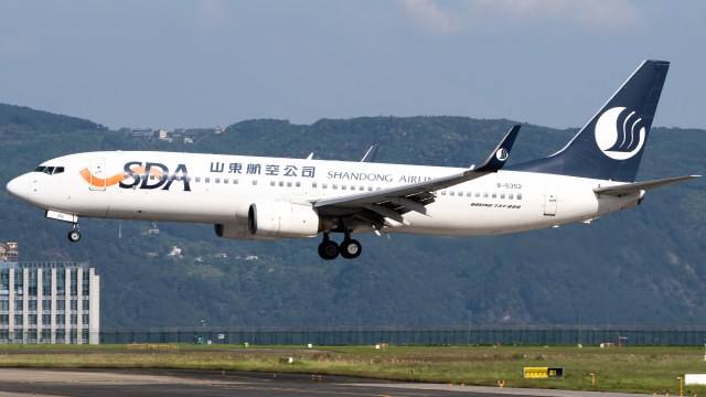 山东航空 B737-85N(WL)