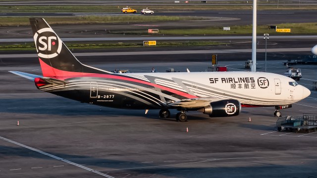 顺丰航空 Boeing 737-33V(F)