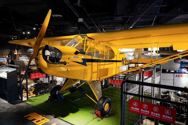Private Piper J-3C-65 Cub