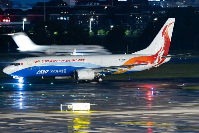 Tianjin Air Cargo Boeing 737-86N(BCF)(WL)
