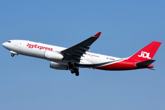 京东航空 A330-243（P2F）
