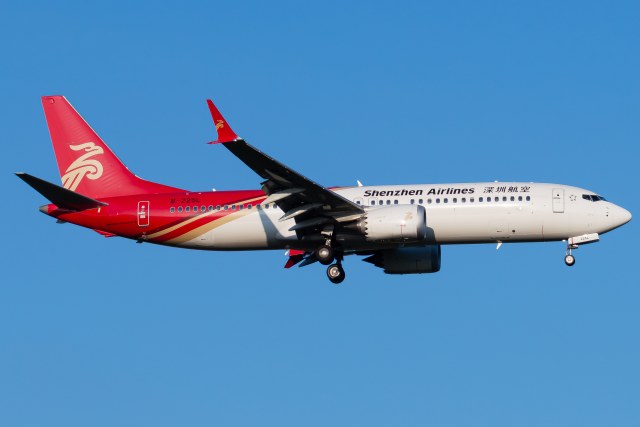 深圳航空 B737-8