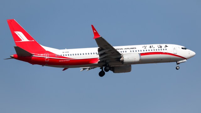 上海航空 B737-8