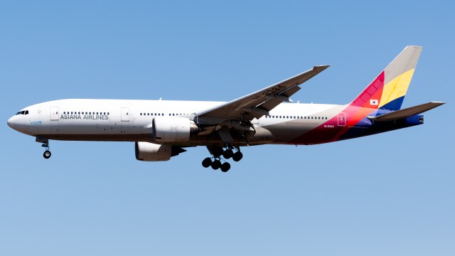 Asiana Airlines, Inc Boeing 777-28EER