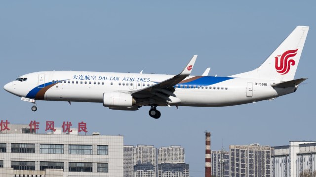 大连航空 B737-89L(WL)