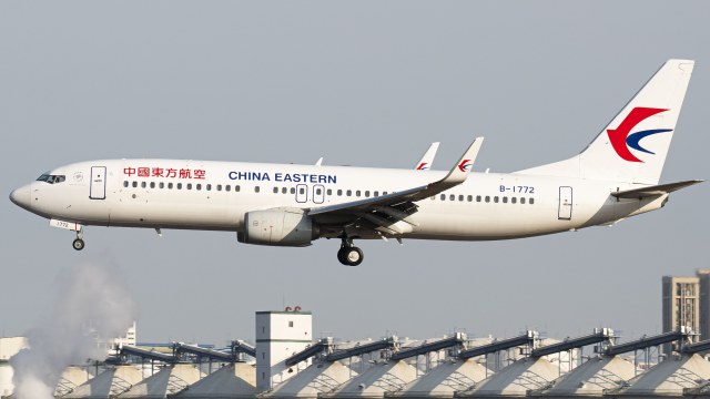 中国东方航空 B737-89P(WL)