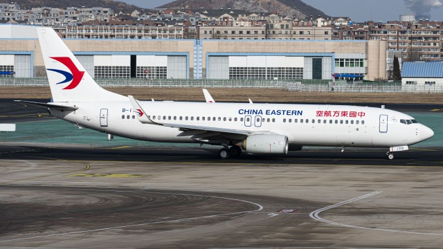 中国东方航空 B737-89P(WL)