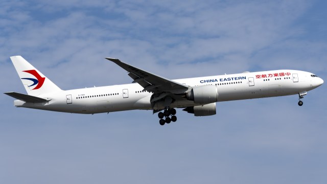 中国东方航空 B777-300ER