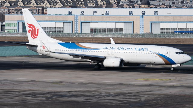 中国国际航空/大连航空 B737-89L(WL)