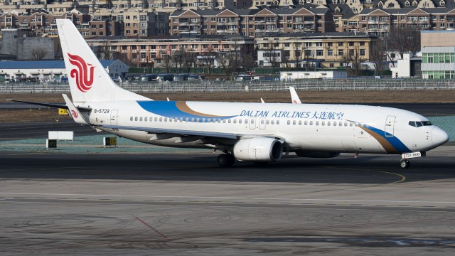 大连航空 B737-89L(WL)
