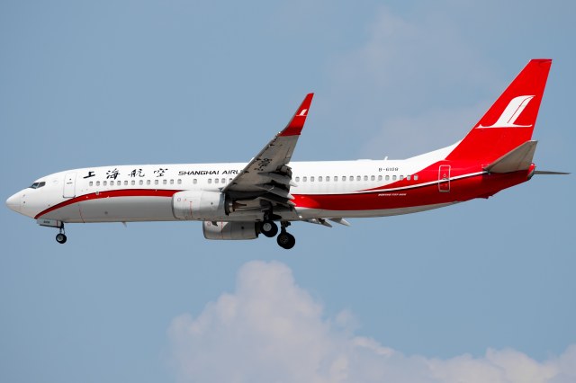 上海航空 B737-89P(WL)