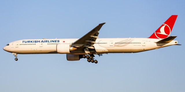 THY Turkish AL B777-300ER