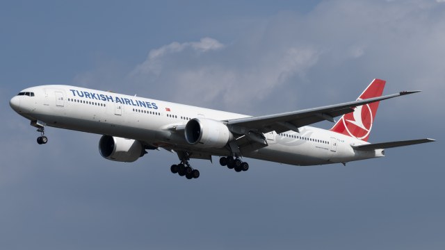 THY Turkish AL B777-300ER
