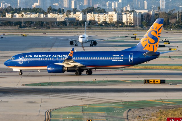 太阳城航空 B737-800(WL)