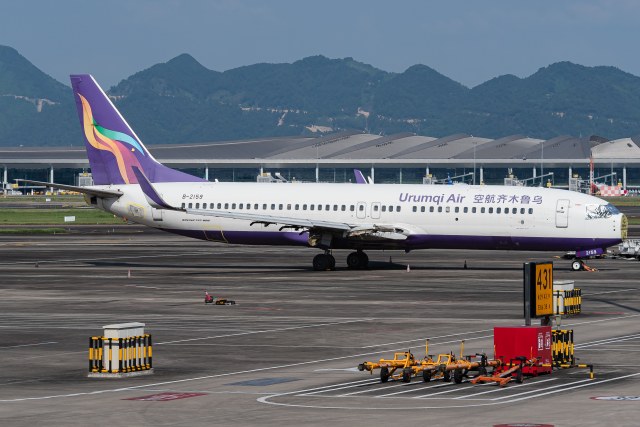 乌鲁木齐航空 Boeing 737-84P(WL)