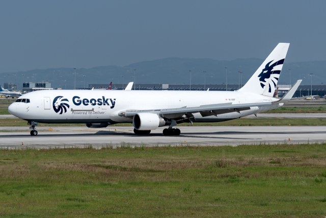 Geosky Boeing 767-33AER(BCF)(WL)