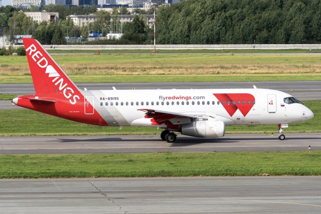 红翼航空 Sukhoi Superjet SSJ100-95LR
