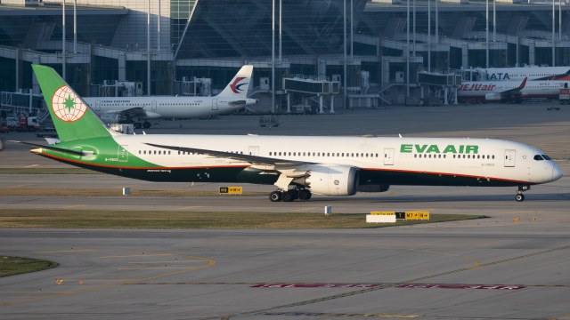 EVA AW B787-10 Dreamliner