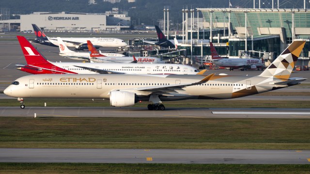 Etihad Airways A350-1041