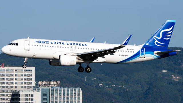 华夏航空 A320-214(WL)
