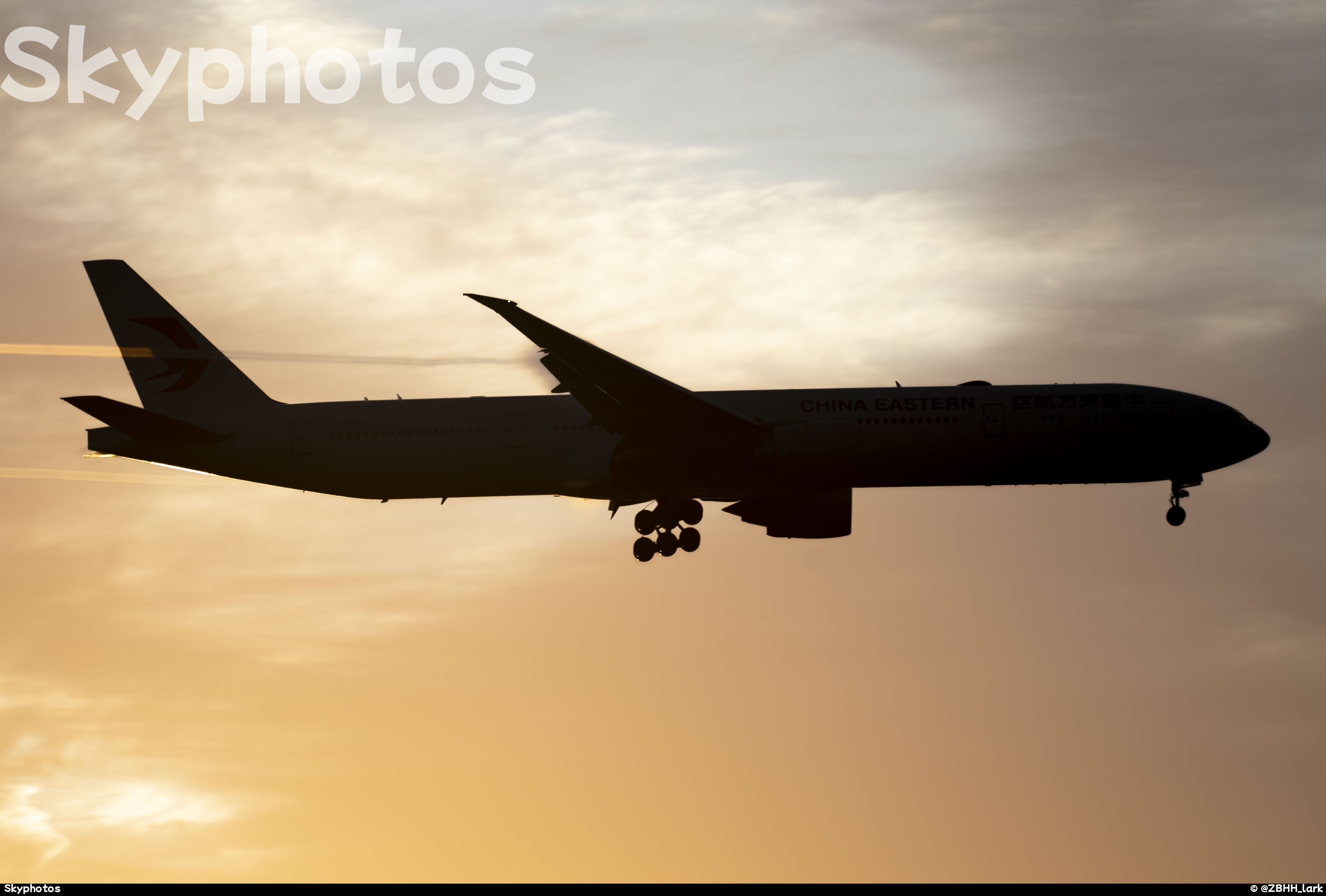 中国东方航空 B777-39P(ER)